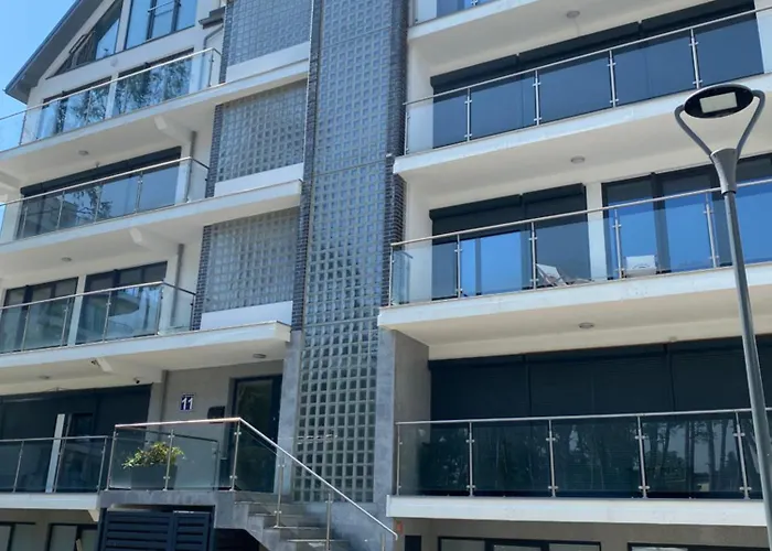 Apartament Apartamentowiec Amon Przy Plaży 4 *